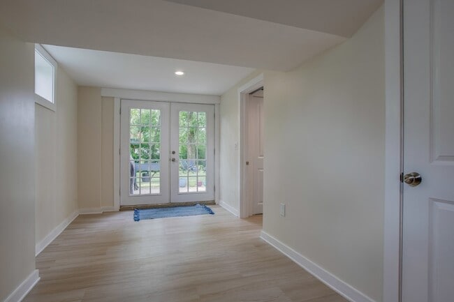 Building Photo - 2929 Emery Dr