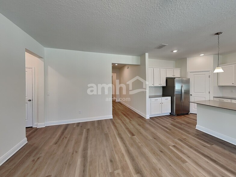 Building Photo - 1044 Heavenly Dr