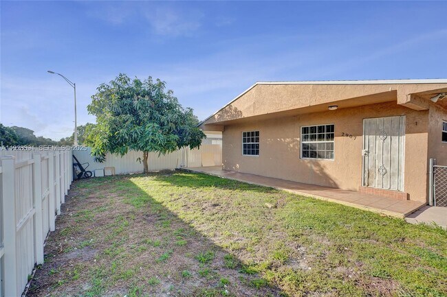 Building Photo - 2907 NW 103rd St