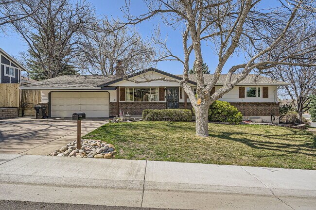 Building Photo - Available Immediately! Charming House for ...