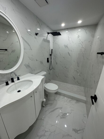 Building Photo - 2175 NE 170th St