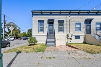 Building Photo - 308-1820 Spruce St