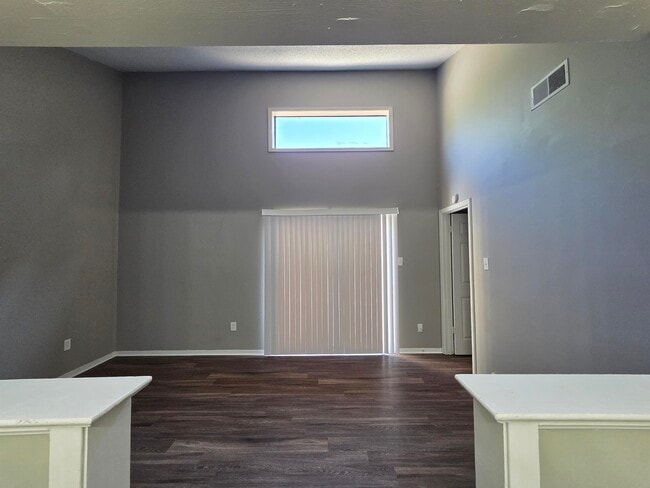 Building Photo - 6369 Golden Park Dr