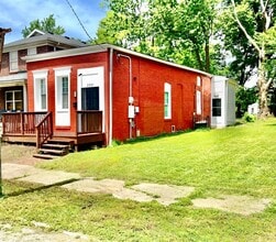 Building Photo - 2 Bed 1 Bath - Renovated single family house in the Russell neighborhood