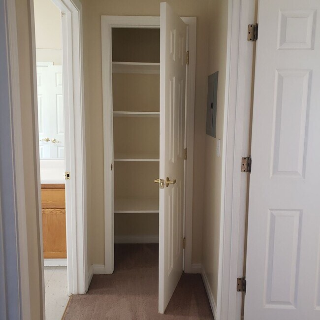 Building Photo - 722 Spring Meadow Ct