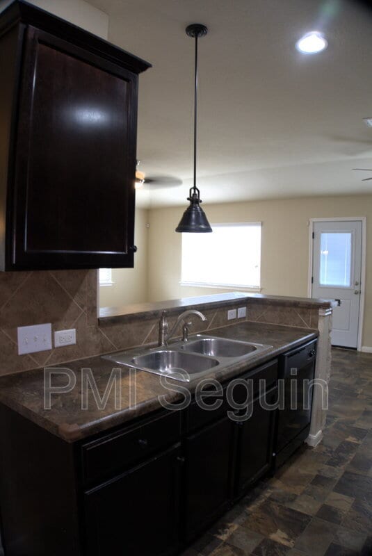 Building Photo - 111 Hoya Ln