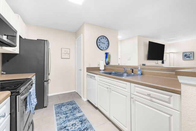 Building Photo - TWO BEDROOM CONDOMINIUM IN THE HIGHLANDS A...