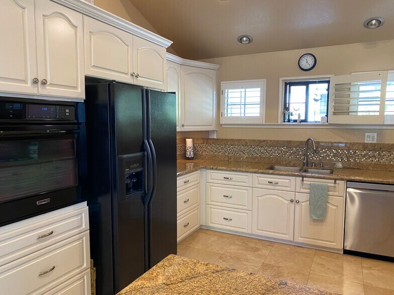Kitchen - 3648 Azure Cir