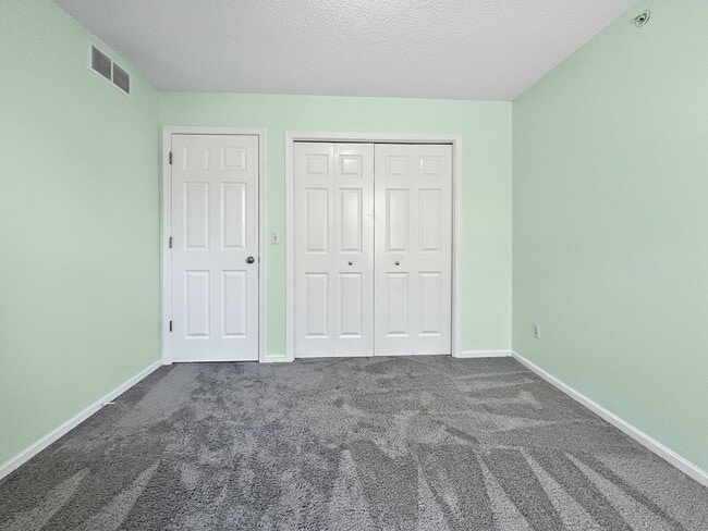 Building Photo - 8449 Forestview Ln N