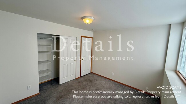 Building Photo - 140 NE Teri Ct