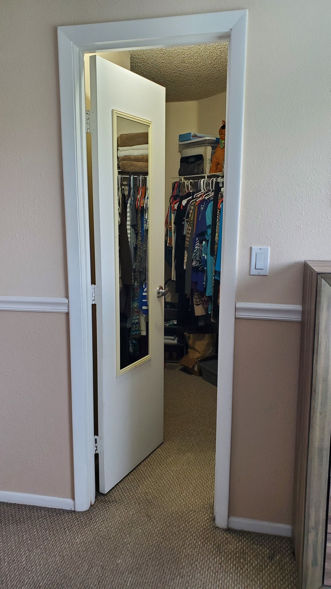 Very large walk-in - 115 112th Ave NE