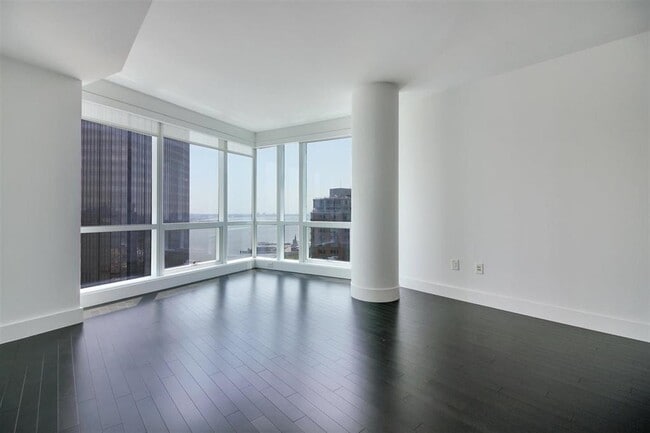 Building Photo - 77 Hudson St