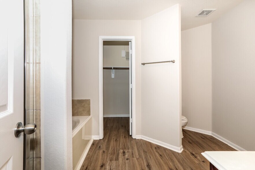 Building Photo - 16738 N Gull Dr