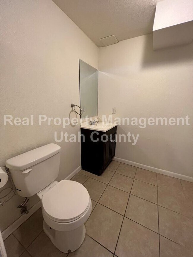 Building Photo - 1009 W 675 N