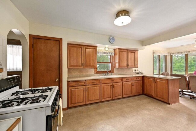 Building Photo - W145N7317 Northwood Dr