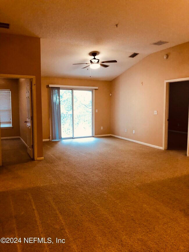 Building Photo - 7053 Snowy Canyon Dr