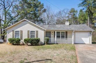 Building Photo - 3 bed 2 bath in Decatur!
