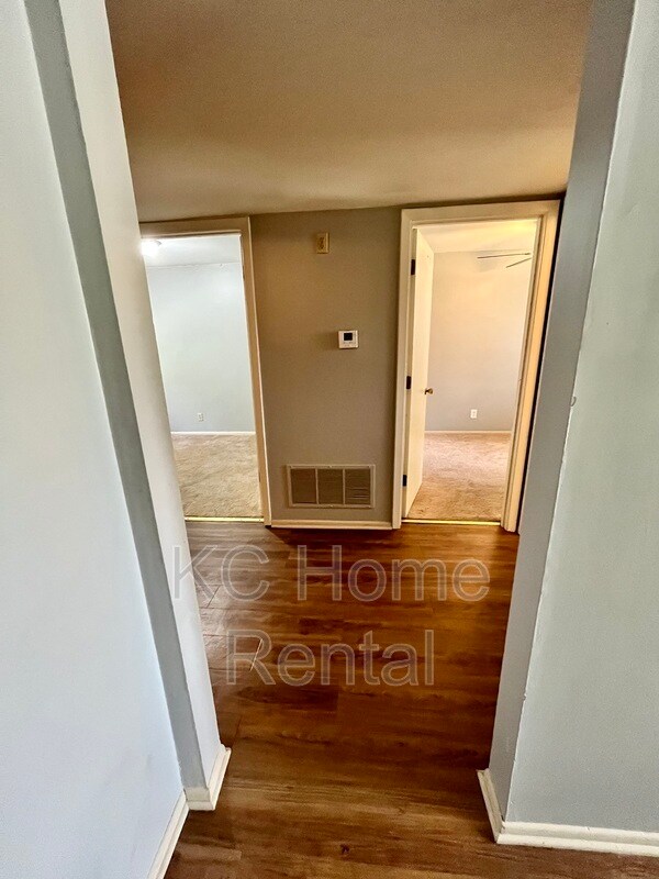 Building Photo - 2212 NE 77th St