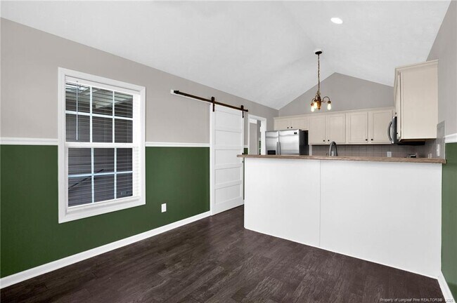 Building Photo - 112 Camrose Ct