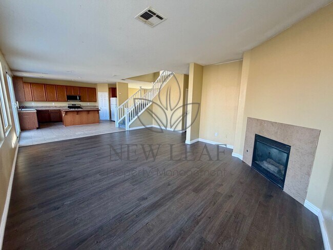 Building Photo - 4 bedroom 3bath 3 car garage in Victorville