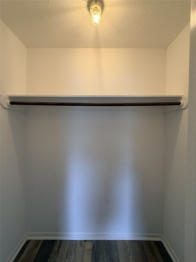 Building Photo - 3045 Walnut Bend Ln