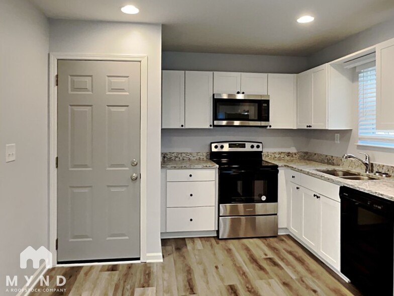 Building Photo - 76 Hale Haven Dr