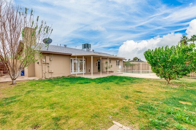 Building Photo - GORGEOUS FULLY REMODELED 3 BEDROOM, 2 BATH...