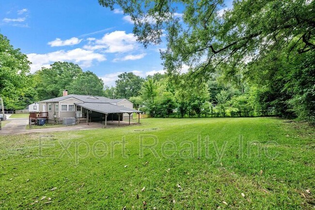 Building Photo - 920 Parkway Dr
