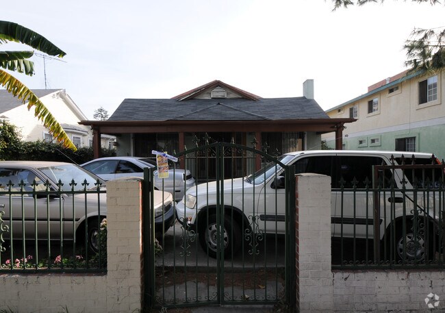 Building Photo - 526 N Harvard Blvd