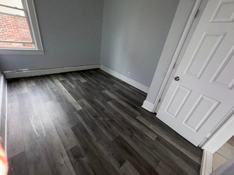 Building Photo - 267 Goldsmith Ave