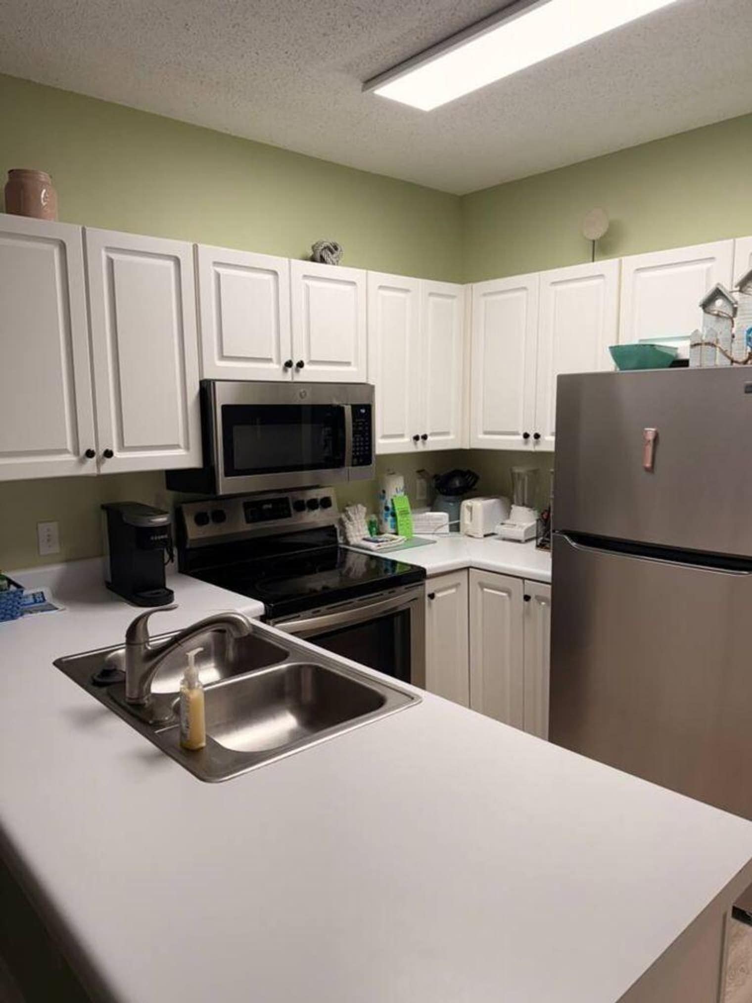 Building Photo - 1057 W Beach Blvd