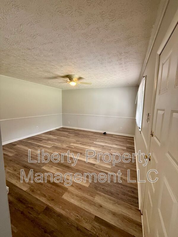 Building Photo - 1725 Sand Hill Rd