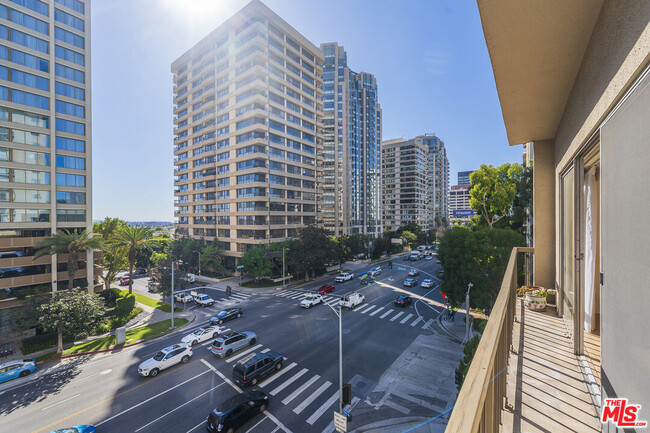 Building Photo - 10747 Wilshire Blvd