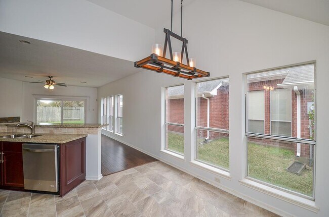 Building Photo - 139 Skycrest Dr