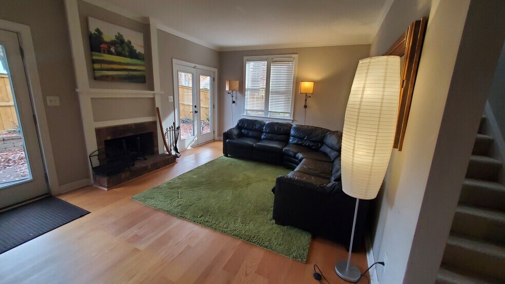 Building Photo - 5927 Sentinel Dr