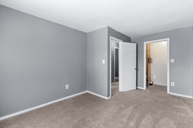Building Photo - 5307 Valiquet Ave