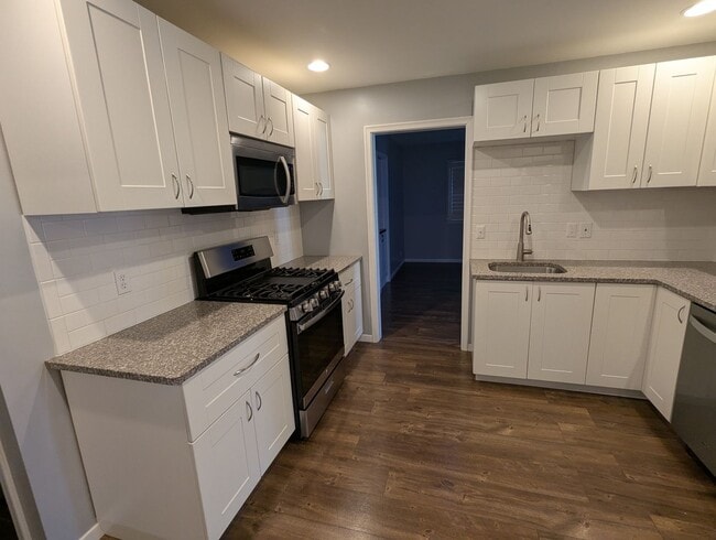 Building Photo - Charming & Spacious Home in the Heart of Richfield