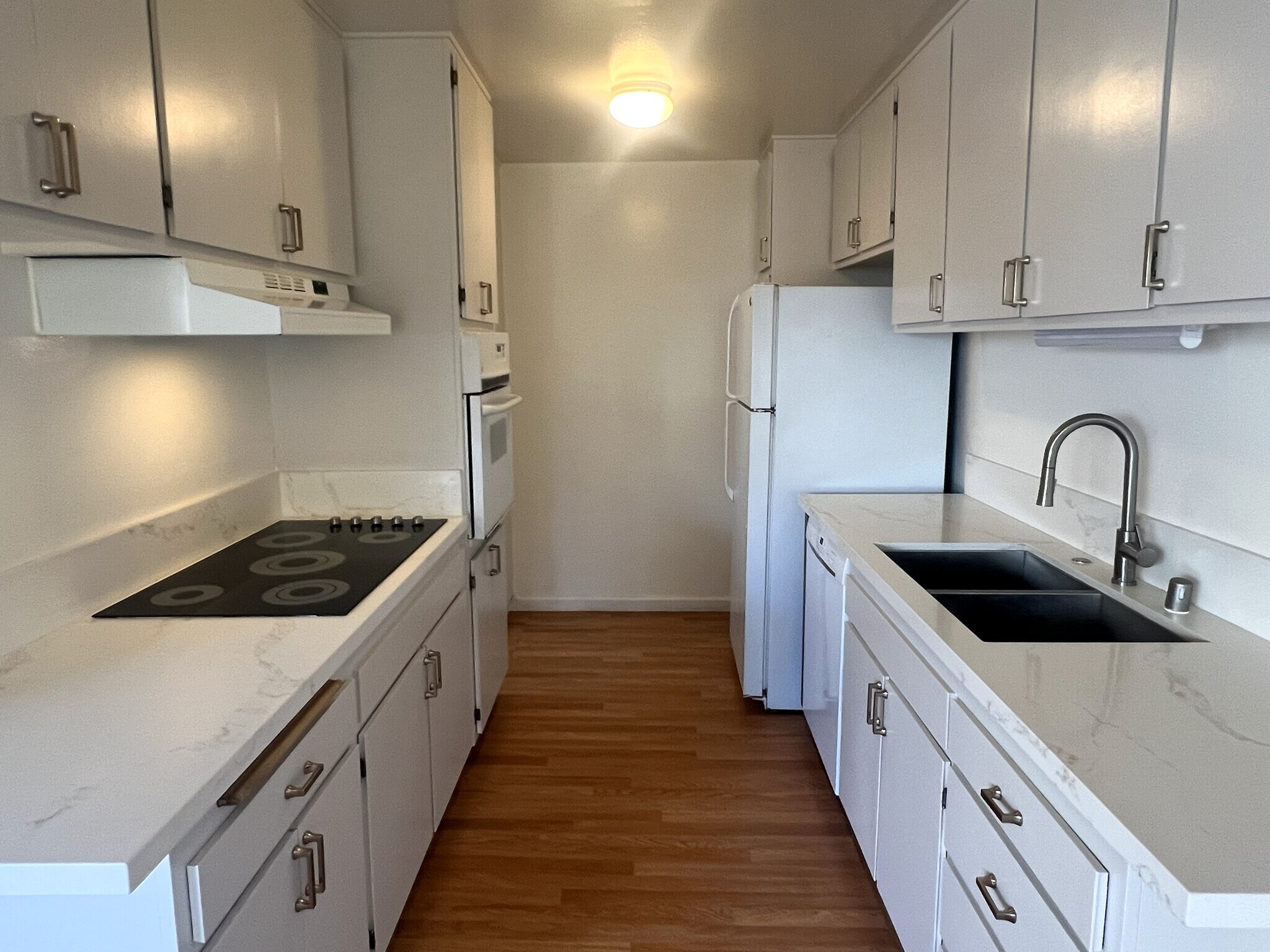 Building Photo - 6000 Canterbury Dr