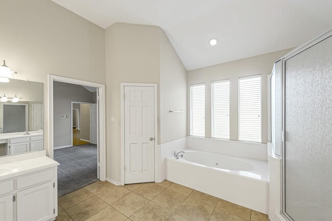Building Photo - 1438 Crescent Green Dr