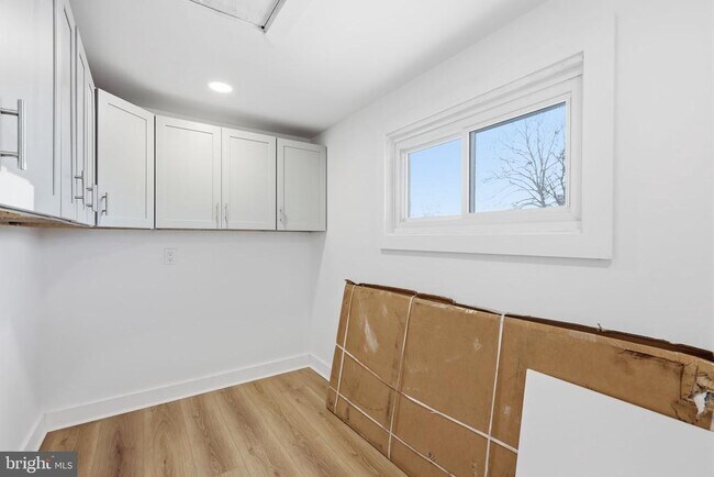 Building Photo - 68 Daffodil Ln