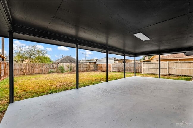 Building Photo - 1005 Alejandra St