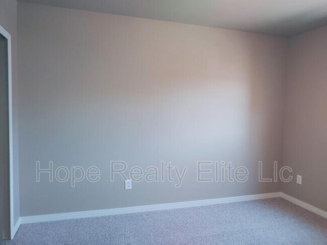 Building Photo - 1555 Promontory Bluff View