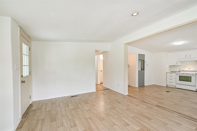 Building Photo - 1749 Max Rd