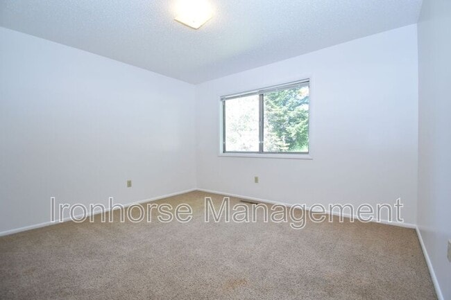 Building Photo - 411 N 16th Ave