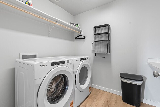 Building Photo - 1424 W Bass River Dr