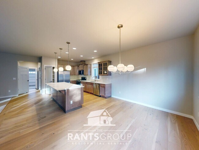 Building Photo - Beautiful New Home in Bradbury Subdivision! Easy I5 Access!