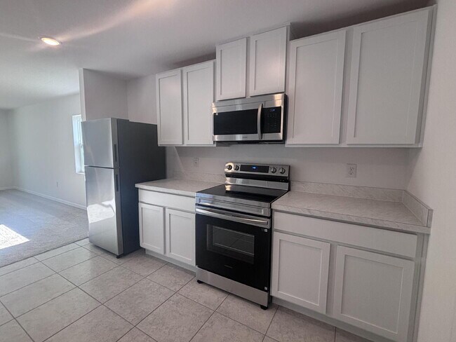 Building Photo - Brand New 4/2 Home!