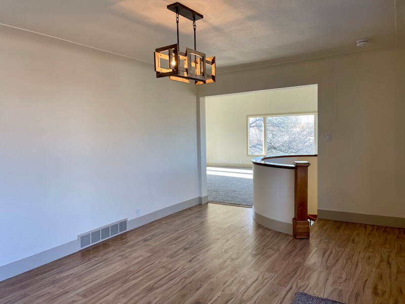 Building Photo - 592 Locust St S