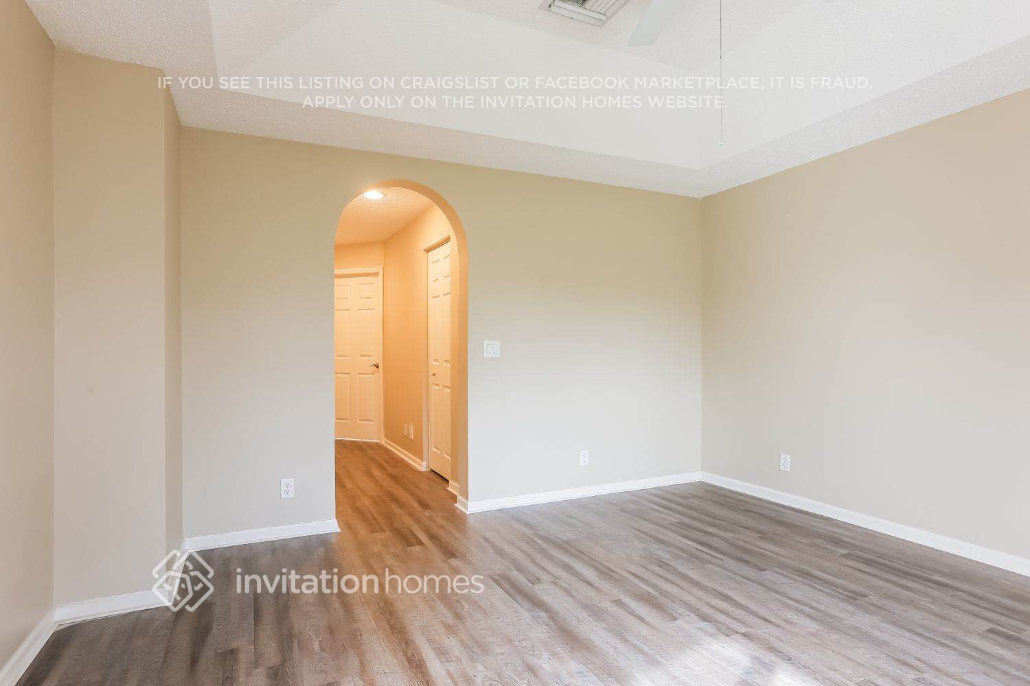 Building Photo - 10484 Lexington Cir S