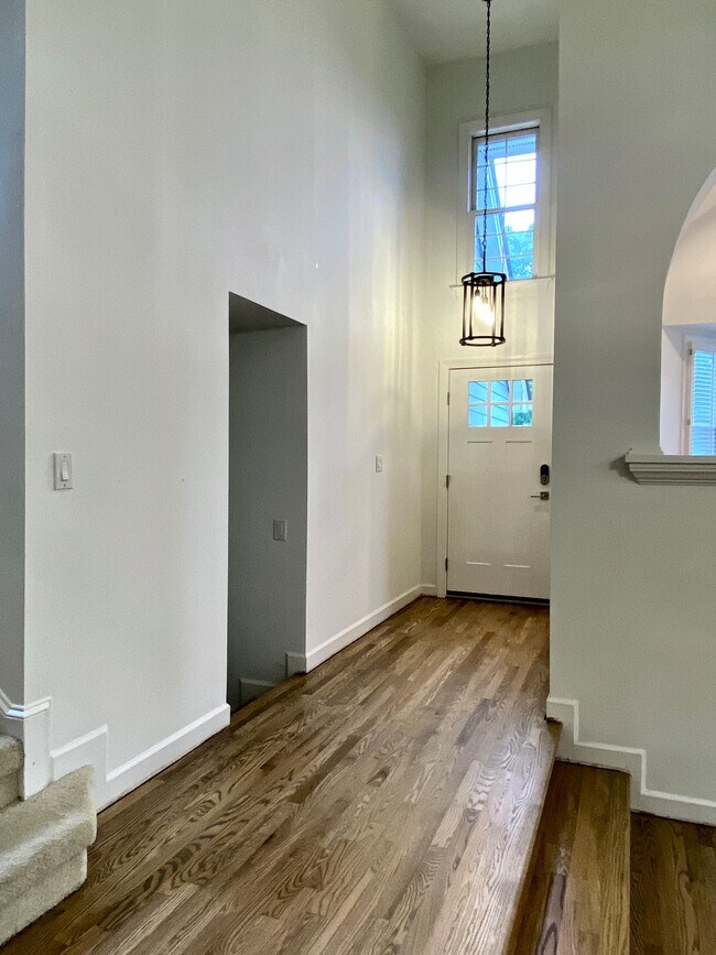 Building Photo - 10116 Goodview Ct